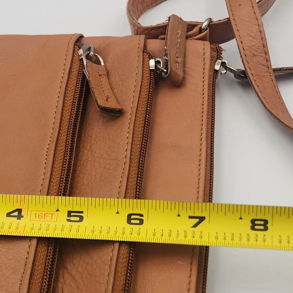 G.H. Bass & Co Brown Leather Crossbody‎ Bag Zip Top Small